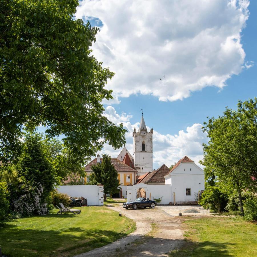 Ambrozuv Dvur Lägenhet Pouzdrany Exteriör bild