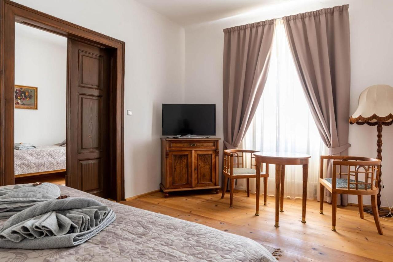 Ambrozuv Dvur Lägenhet Pouzdrany Exteriör bild